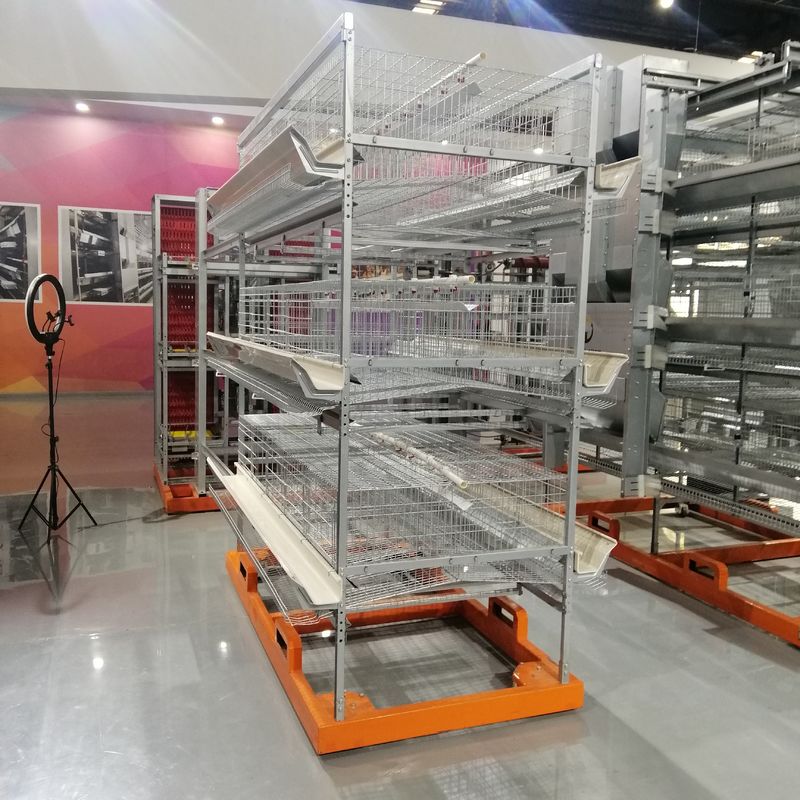 層の養鶏場装置Uは卵の農場を置くためのフレーム3層電池の鶏のおりシステムを形づける